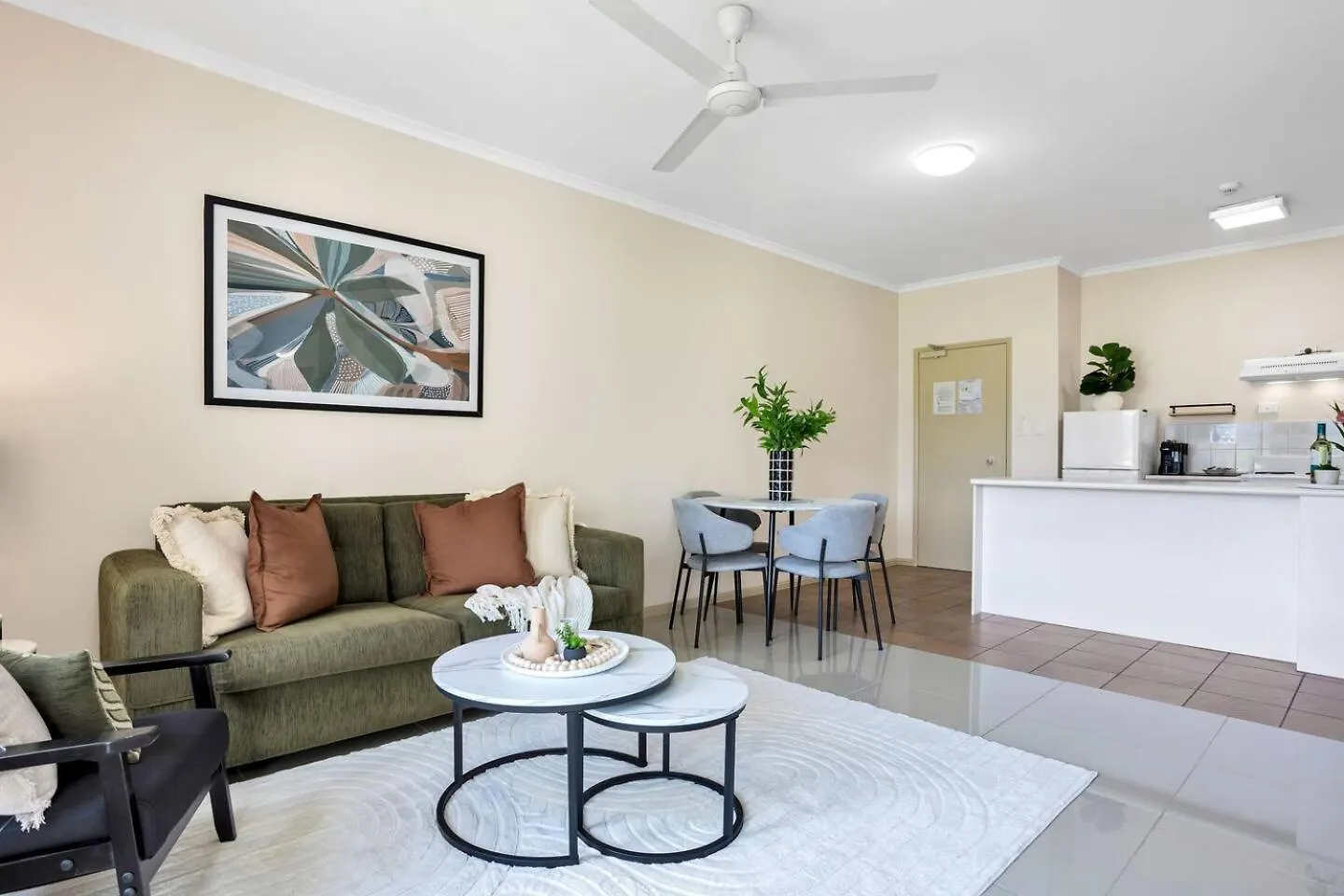 Luxury Retreat In Cairns With Pool contacts