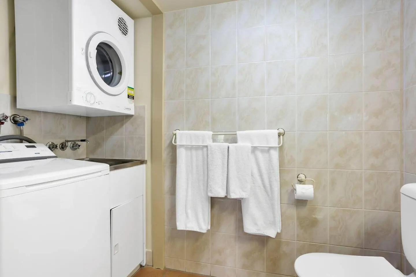 Luxury Retreat In Cairns With Pool Apartment