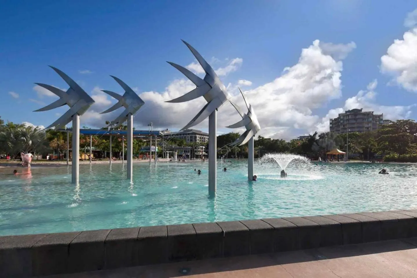 Luxury Retreat In Cairns With Pool Apartment
