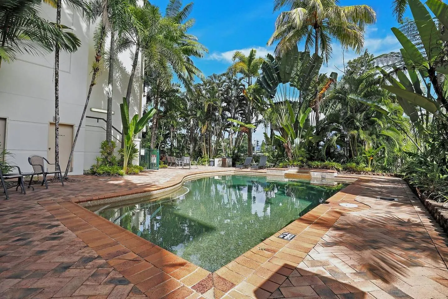 Luxury Retreat In Cairns With Pool Apartment