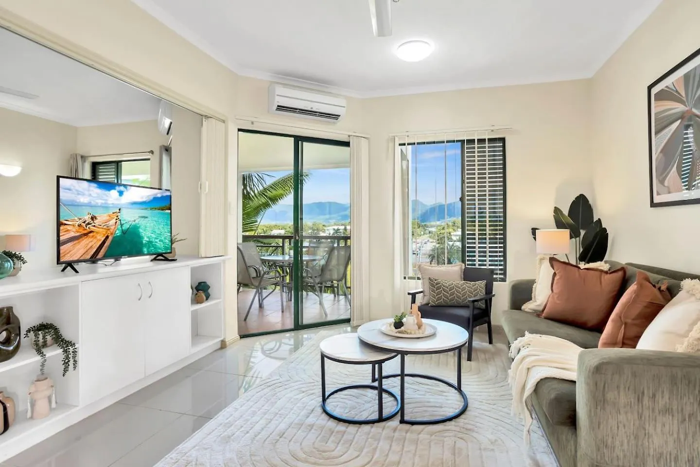 Luxury Retreat In Cairns With Pool Apartment Australia