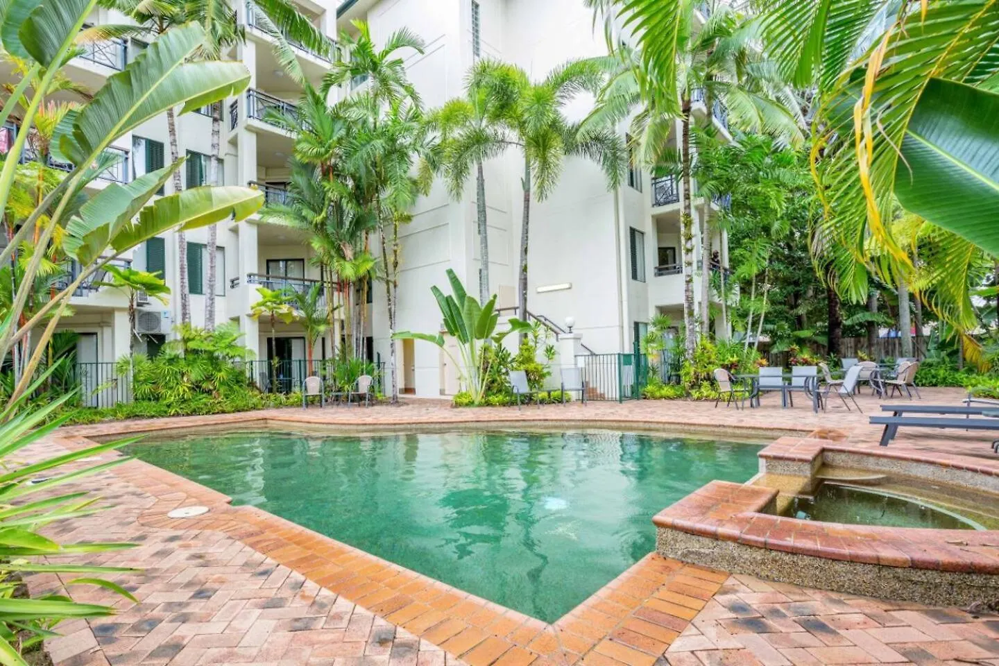Luxury Retreat In Cairns With Pool Apartment